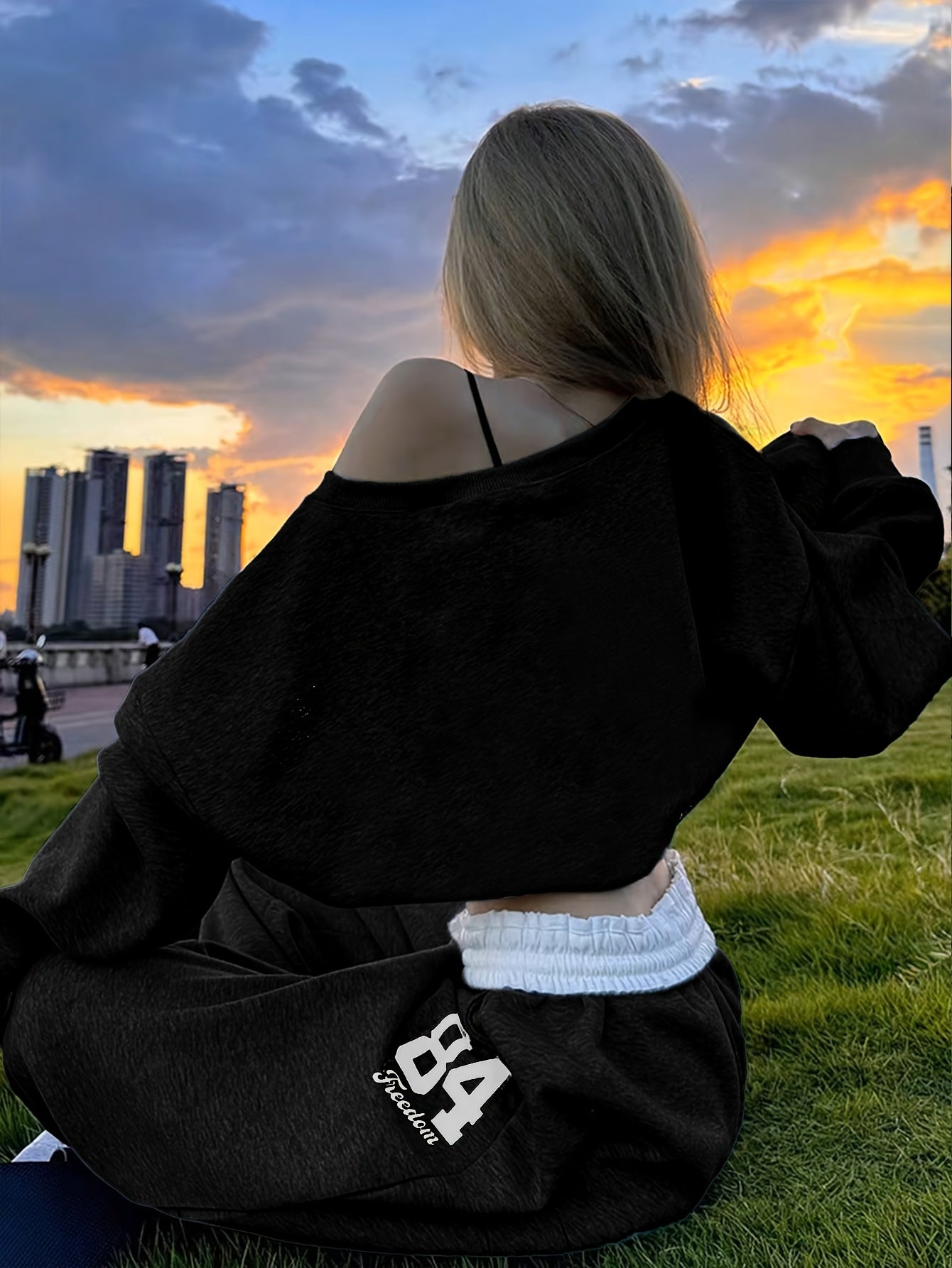Asymmetrical Neck Print Jogger Set